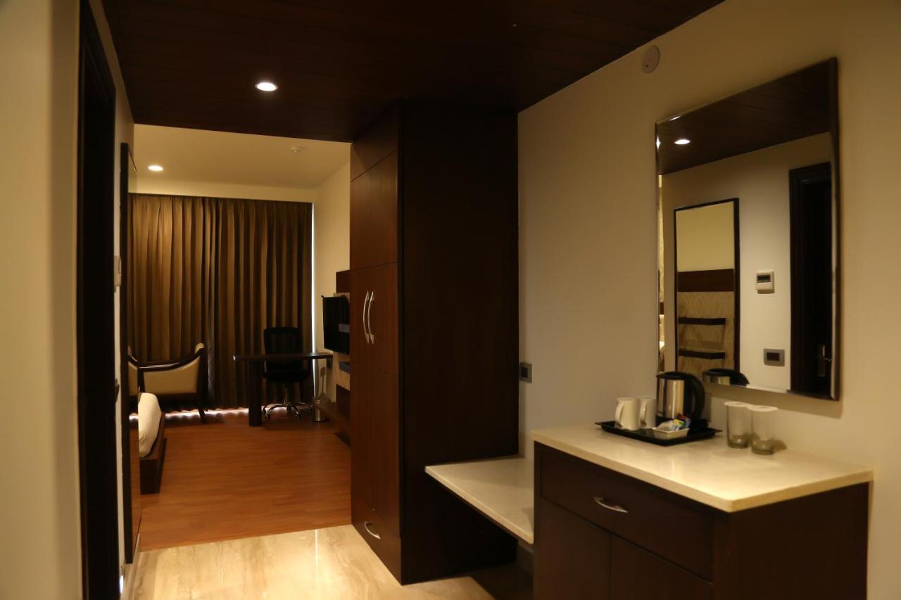 Hotel Imperia Suites Jalandhar Eksteriør bilde