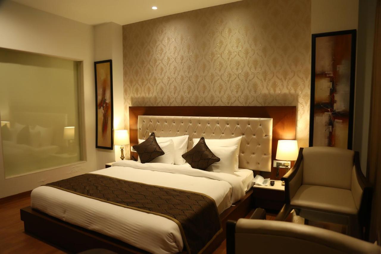 Hotel Imperia Suites Jalandhar Eksteriør bilde