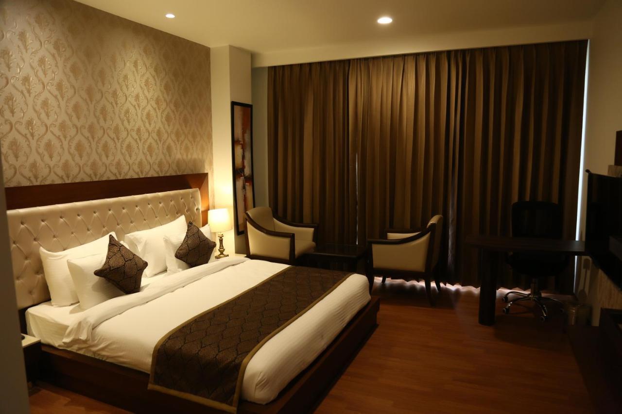 Hotel Imperia Suites Jalandhar Eksteriør bilde