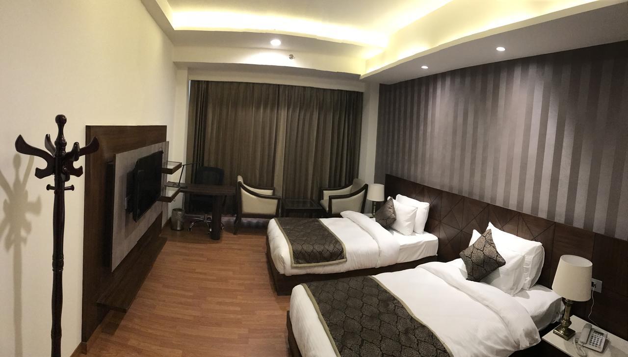 Hotel Imperia Suites Jalandhar Eksteriør bilde
