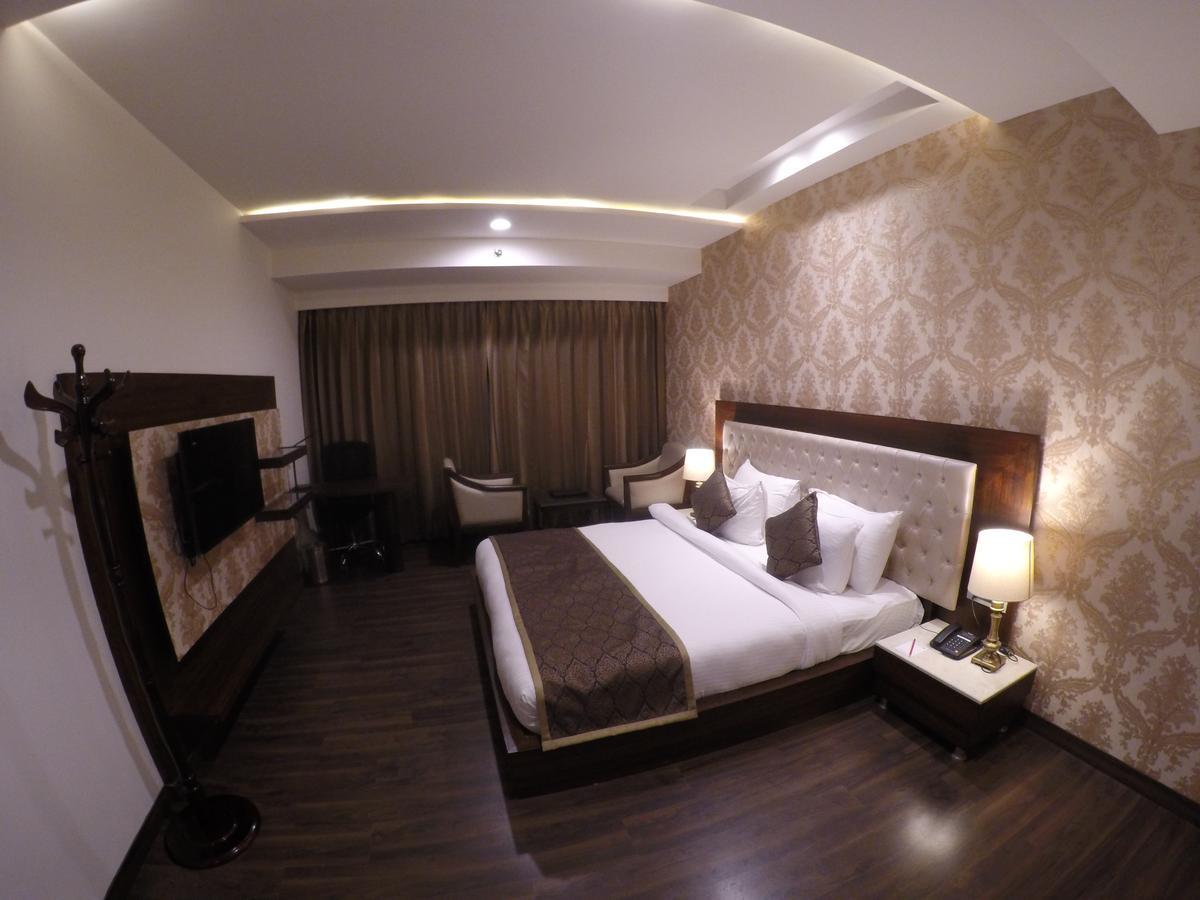 Hotel Imperia Suites Jalandhar Eksteriør bilde