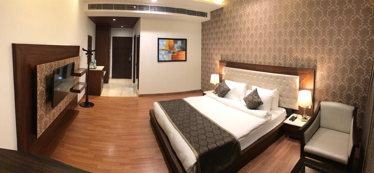 Hotel Imperia Suites Jalandhar Eksteriør bilde