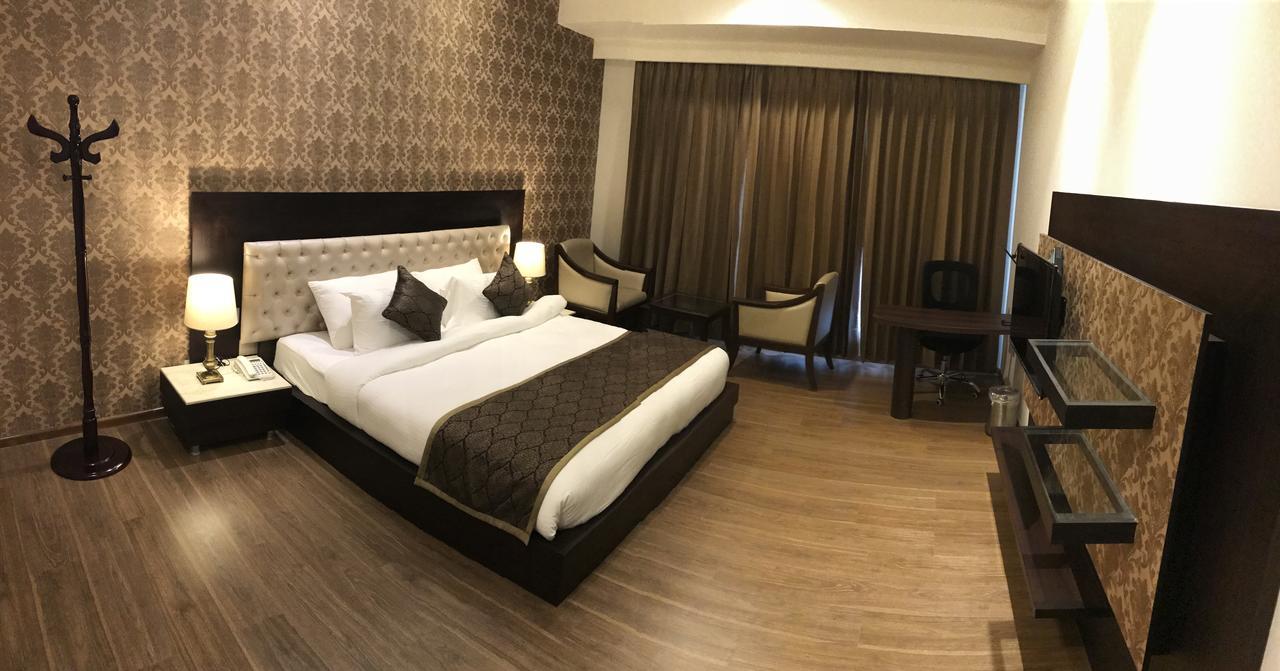 Hotel Imperia Suites Jalandhar Eksteriør bilde