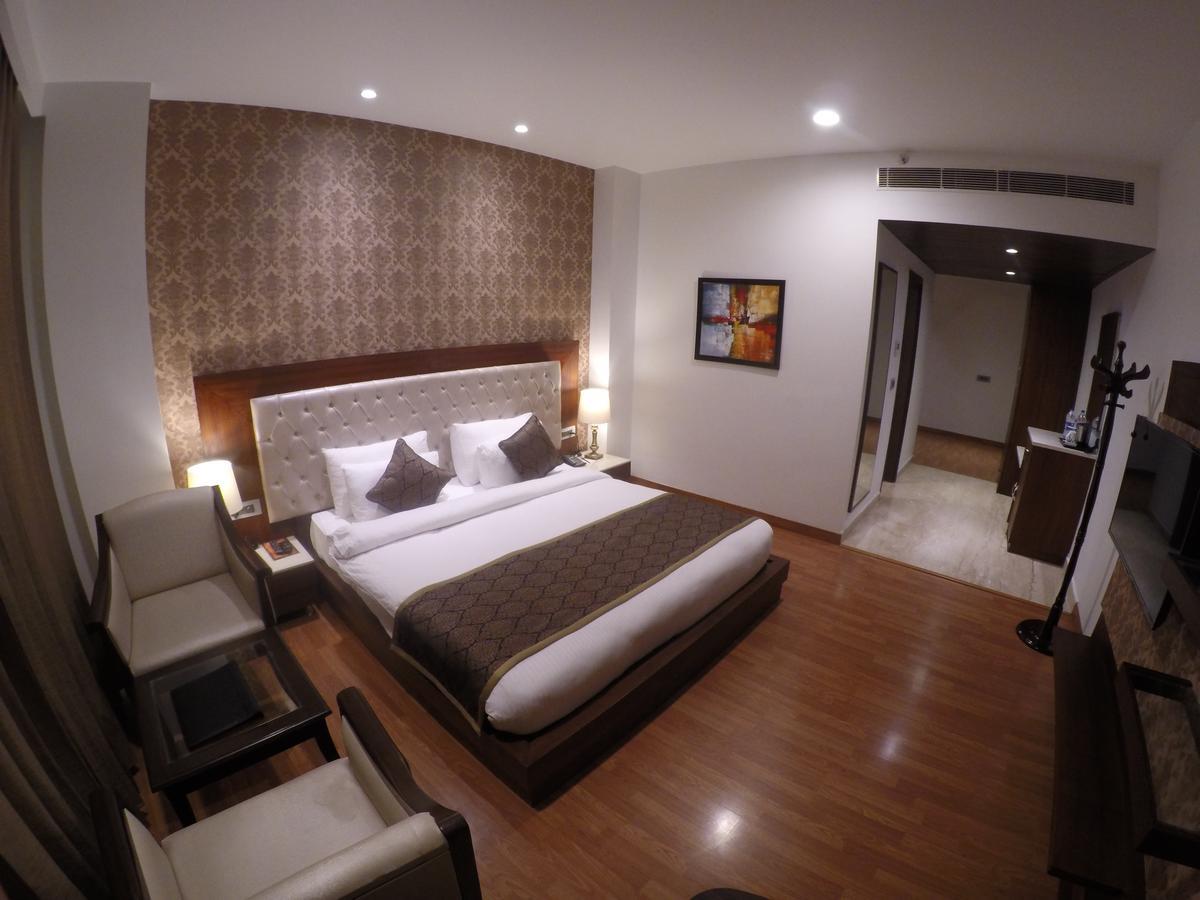 Hotel Imperia Suites Jalandhar Eksteriør bilde