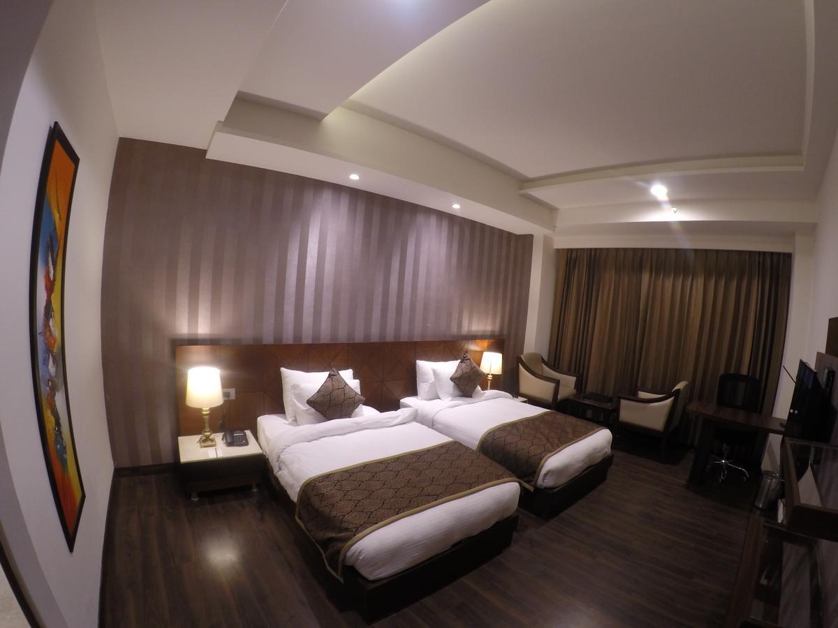 Hotel Imperia Suites Jalandhar Eksteriør bilde